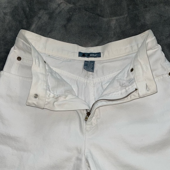 LIZWEAR Liz Authentic Vintage High Waist White Denim Shorts - Picture 3 of 8